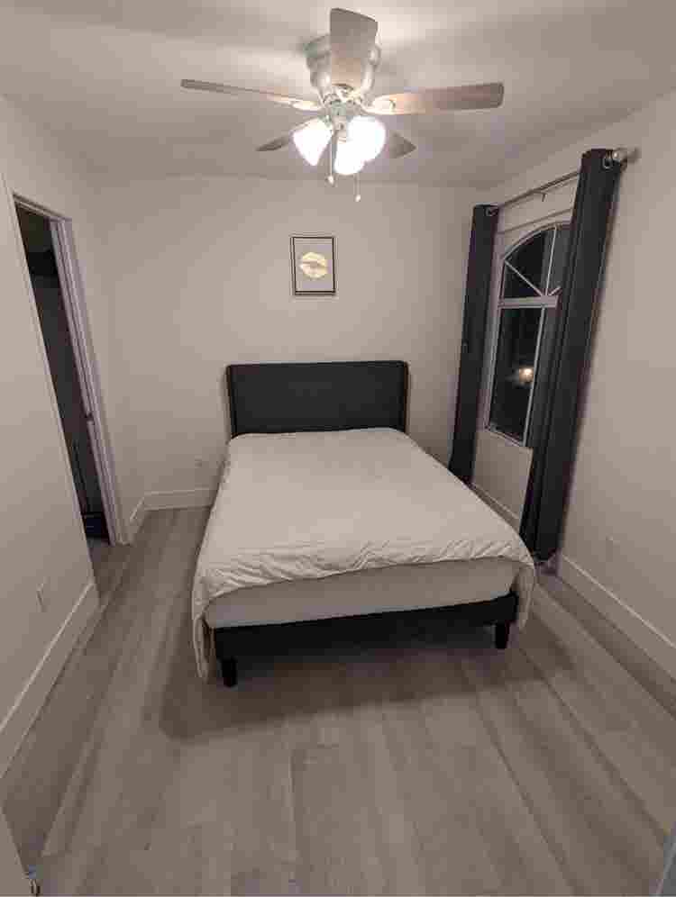 Room w Jack&jill bathroom.
WOMEN