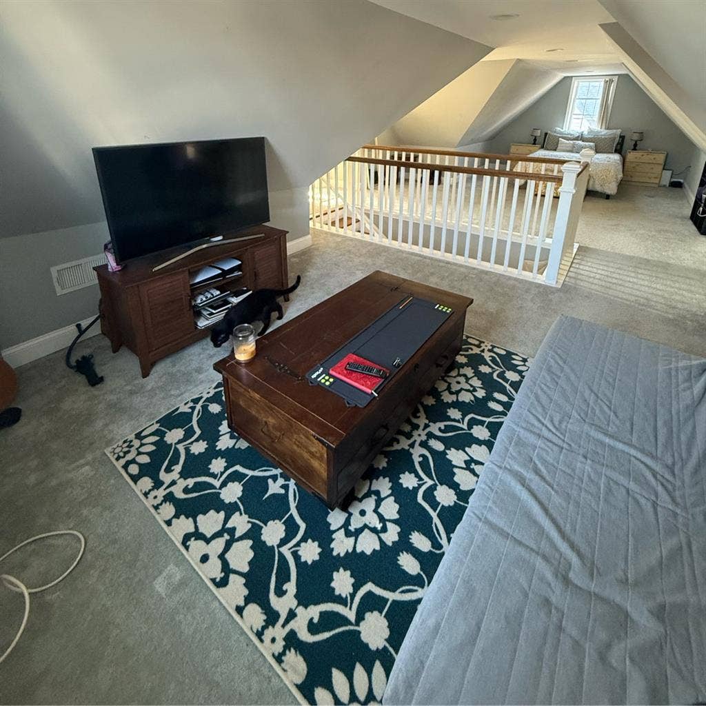 Beautiful attic floor available!