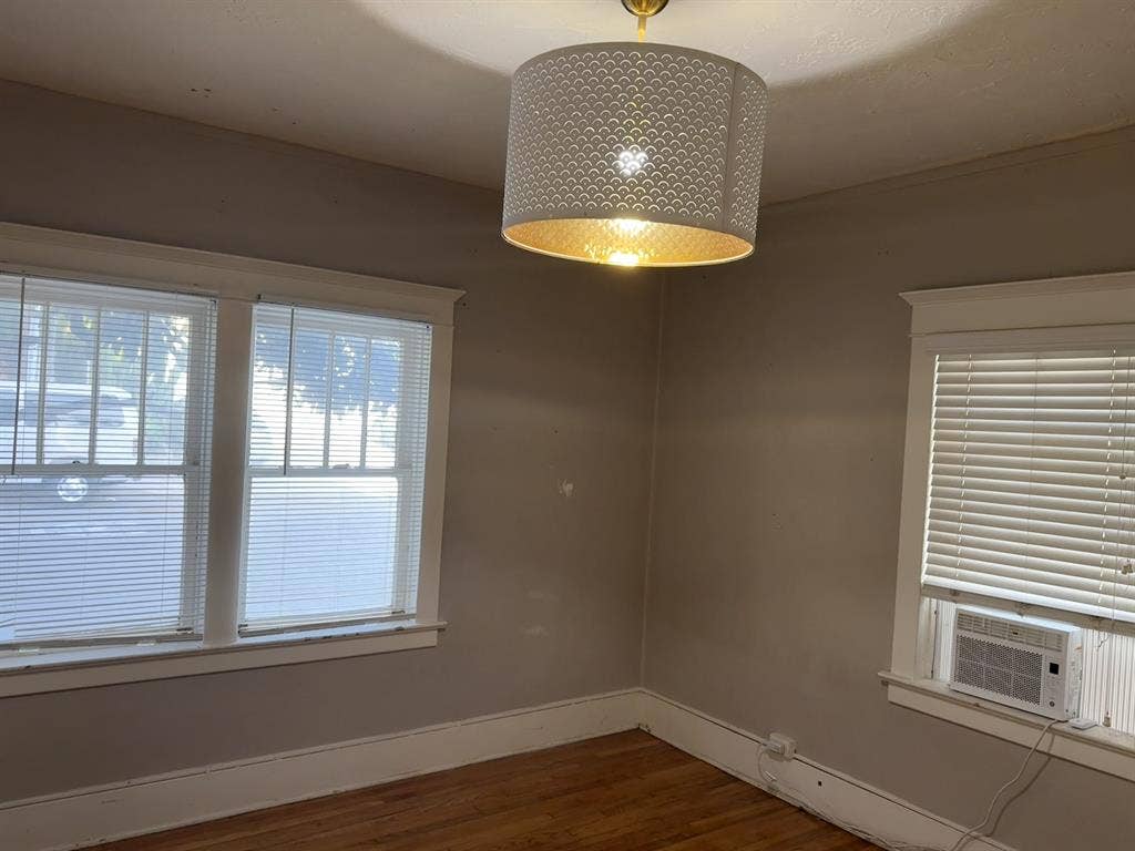 Room for rent 3blks from beach!
