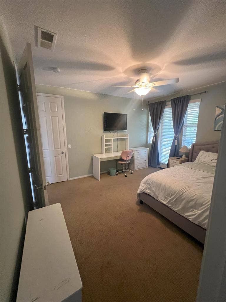 Furnished Queen Room/Pool/utilities