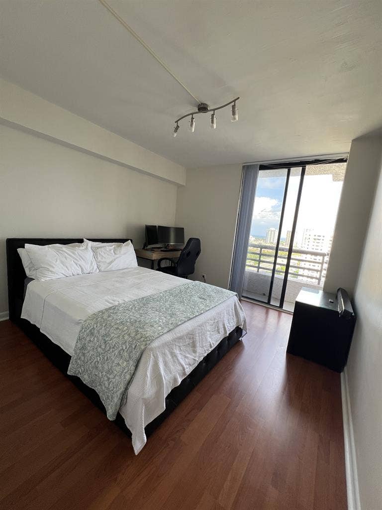 Furnished Room for Rent in Aventura