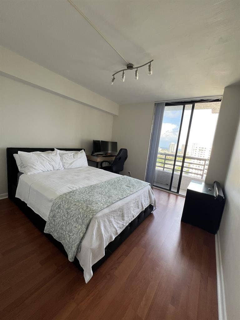 Furnished Room for Rent in Aventura