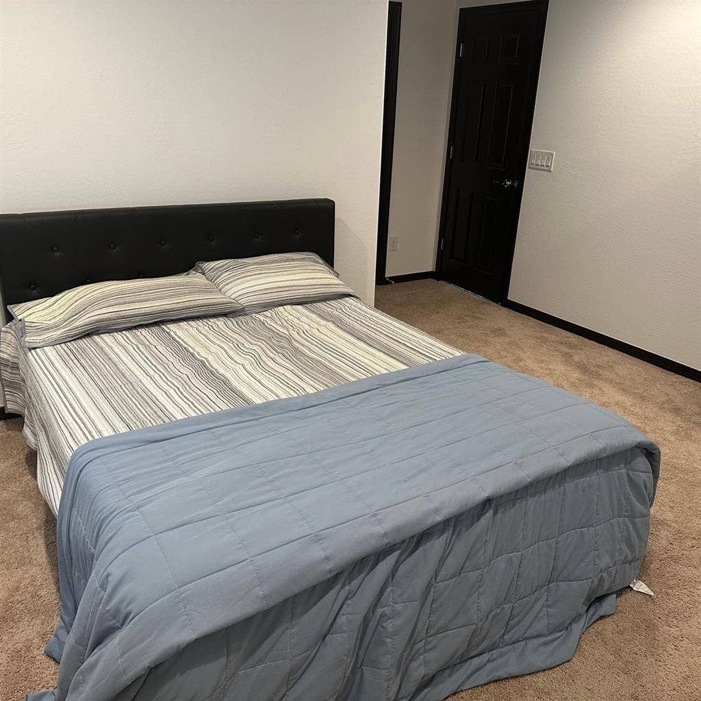 Single room available for rent