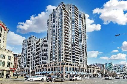 1 bedroom + 1 den condo