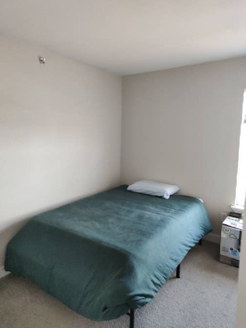 Looking for a male roommate