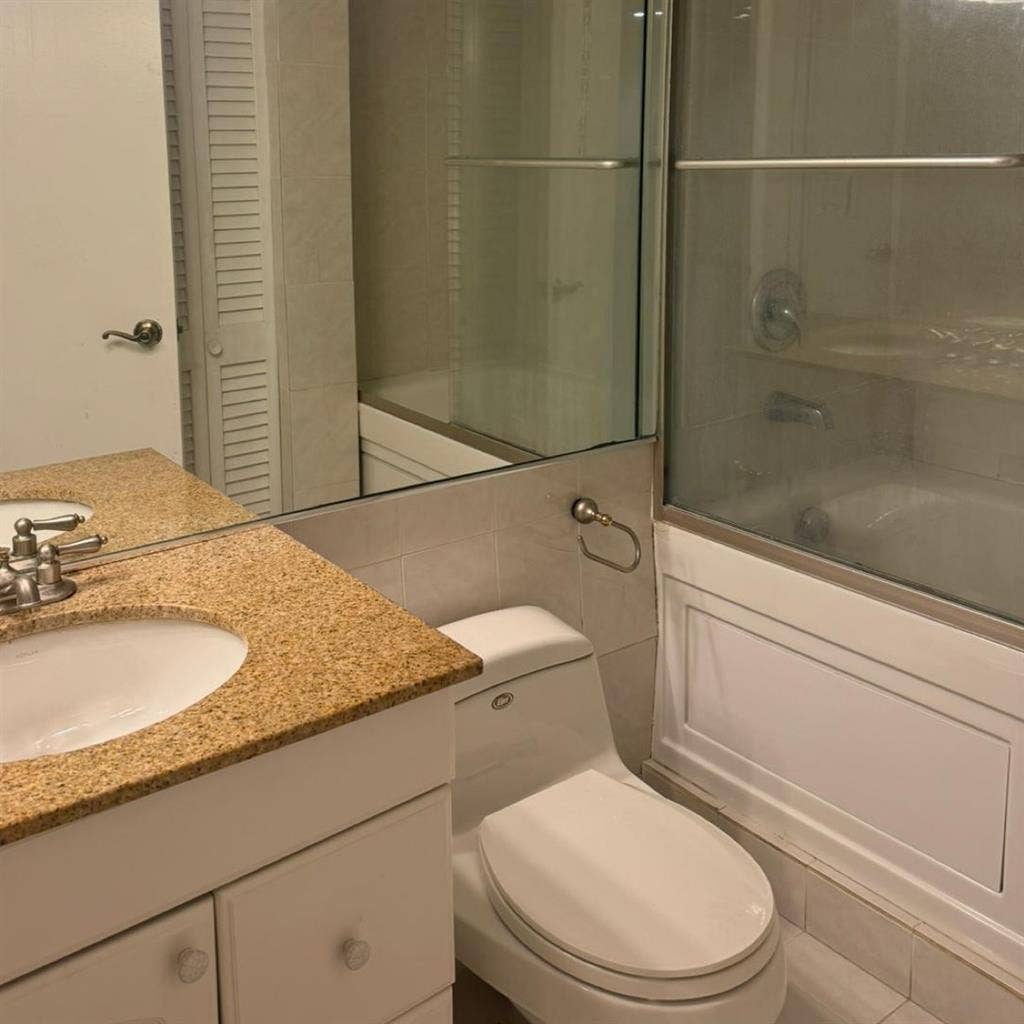 Brickell private room and bathroom