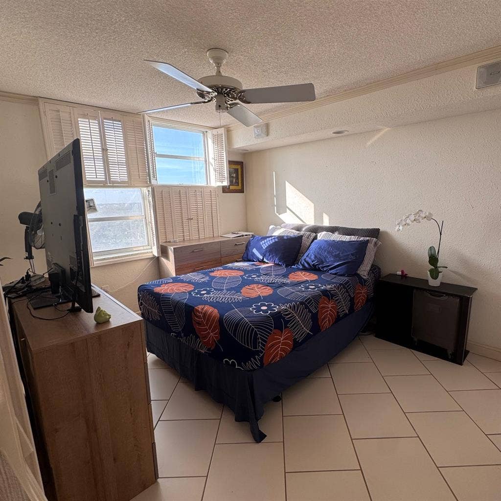 ✨ Room for rent in Aventura!