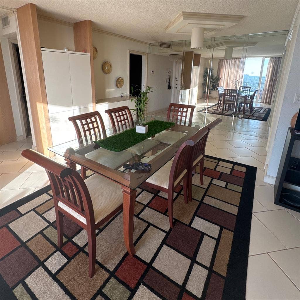 ✨ Room for rent in Aventura!