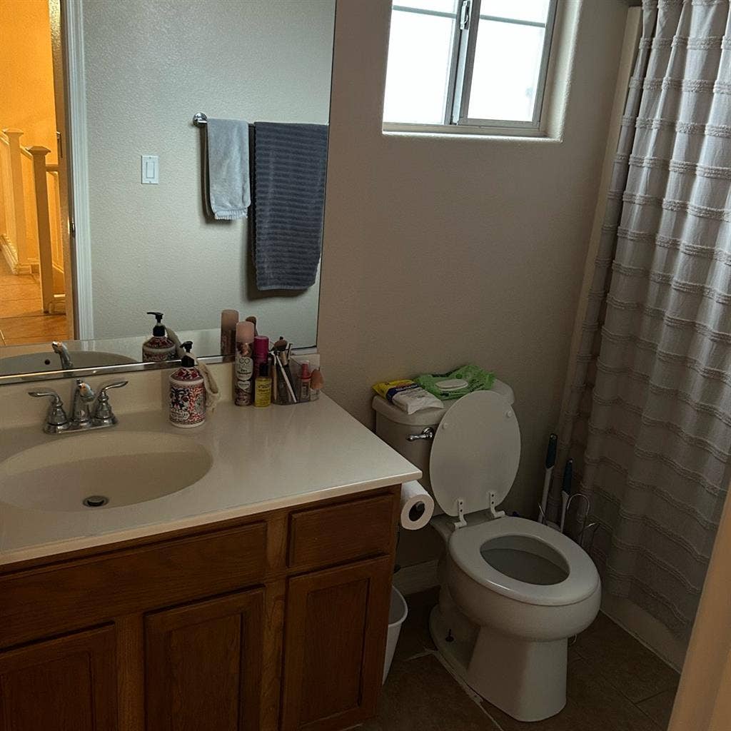 Room for rent Centennial area