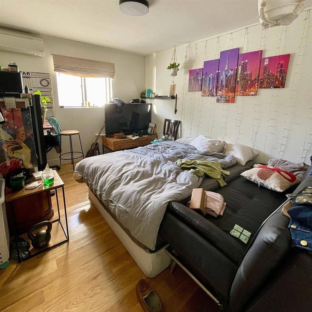 Room available in Oakland townhome