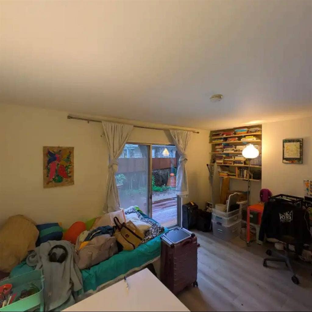 larger room for rent - BA