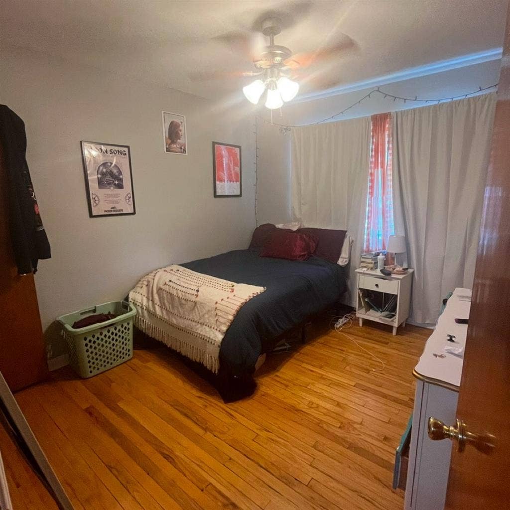 Seeking roommate to join apartment