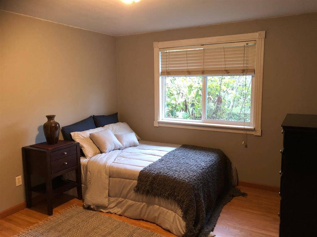 1 Bedroom Available 4 Female Roomy!