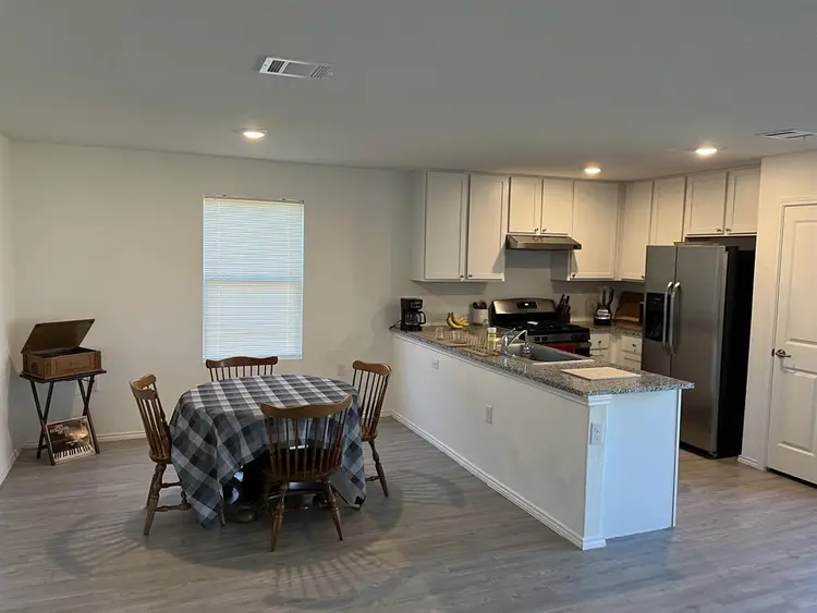 Room in Northeast Side w/ Utilities