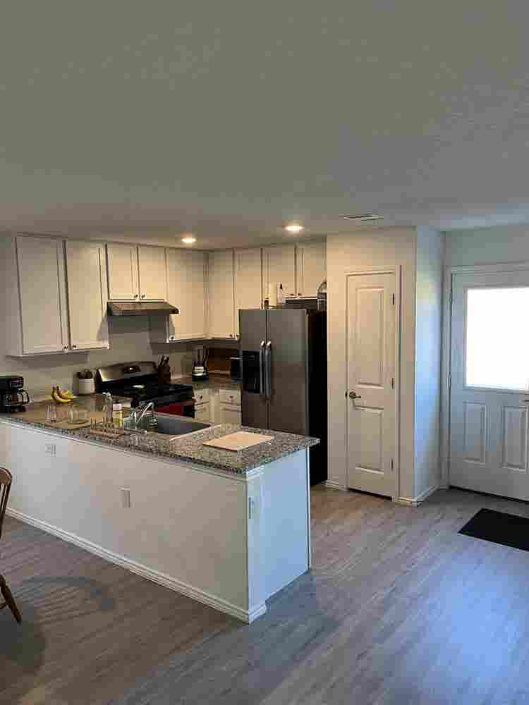 Room in Northeast Side w/ Utilities