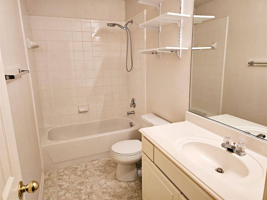 Furnished Room w/ Bath & Parking