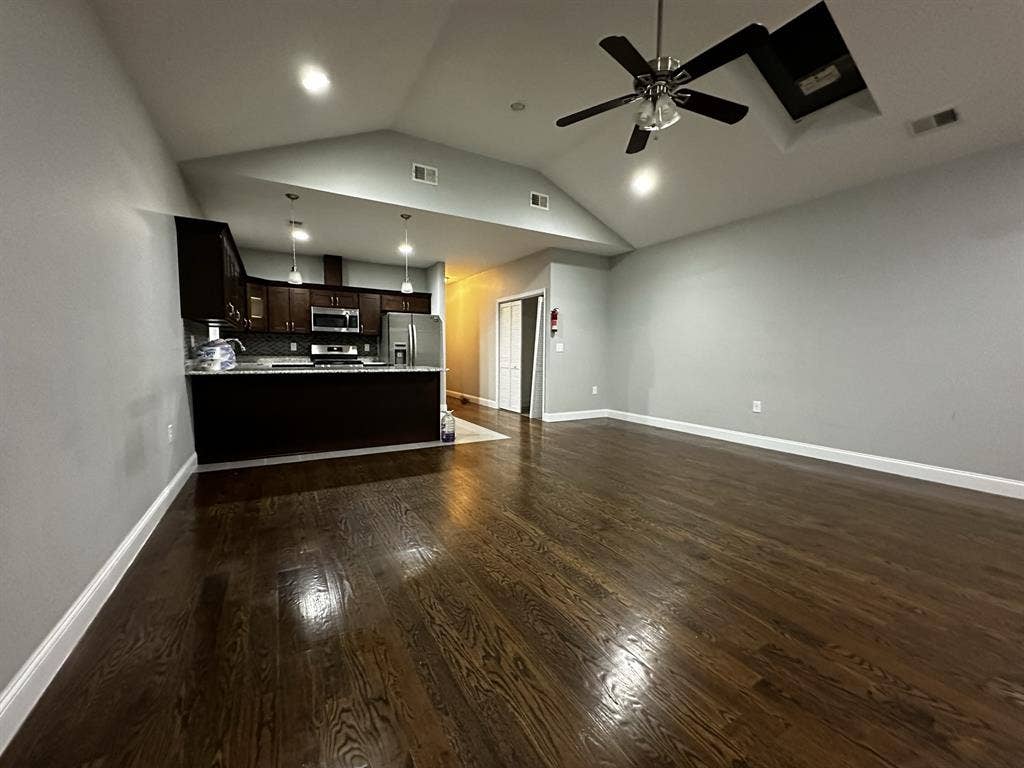 3 Bedrooms / 2 Baths Apartment