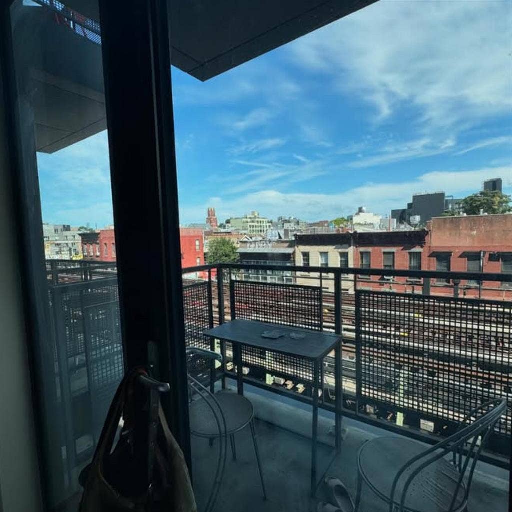 Large Bedroom Available in Brooklyn