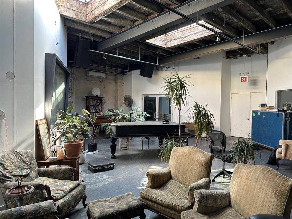 Stunning LOFT in Prime Williamsburg