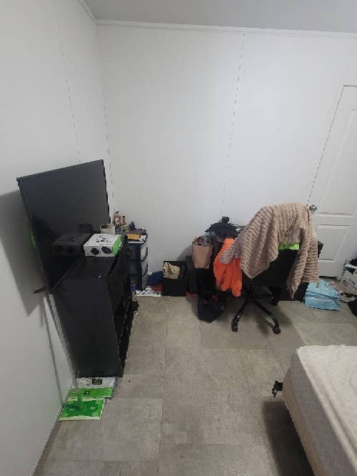 Looking for a new house/roommate