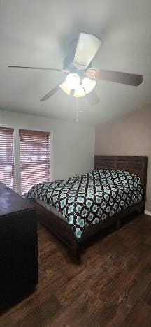 Room available 6 min drive to south