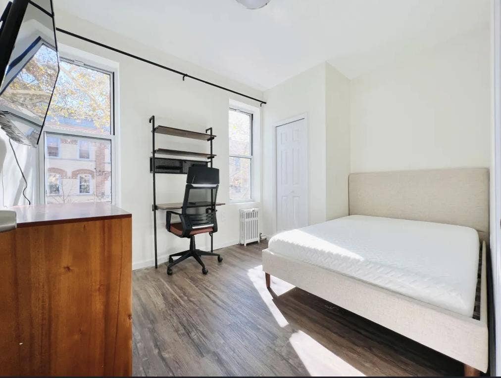 Furnished Room in Ridgewood