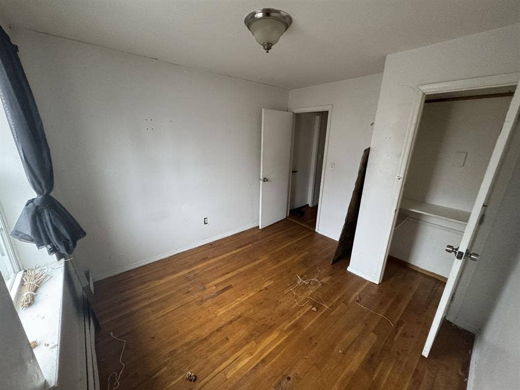 **Cozy Rockaway Room for Rent**