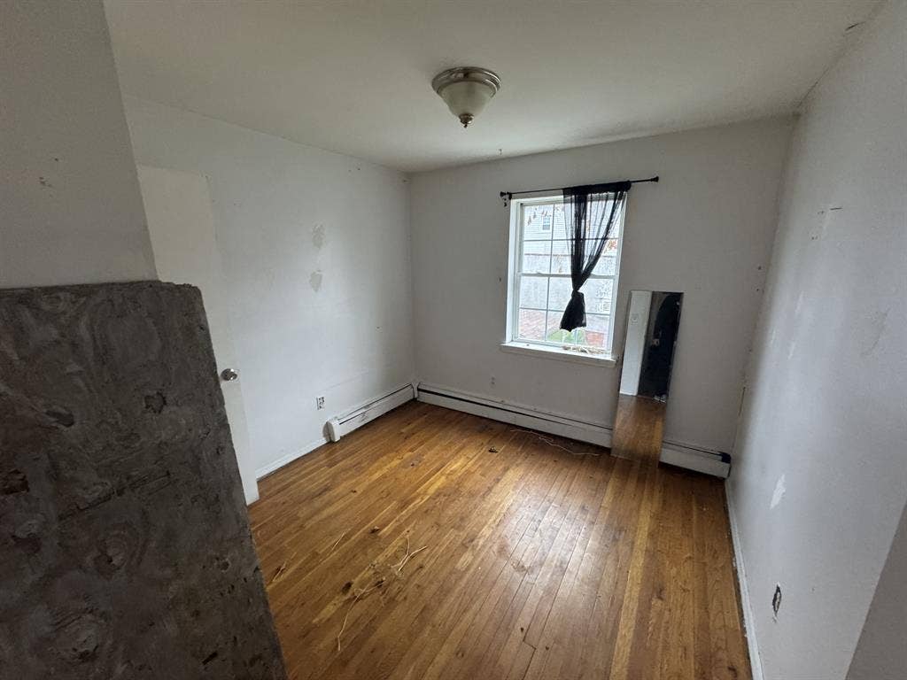 **Cozy Rockaway Room for Rent**