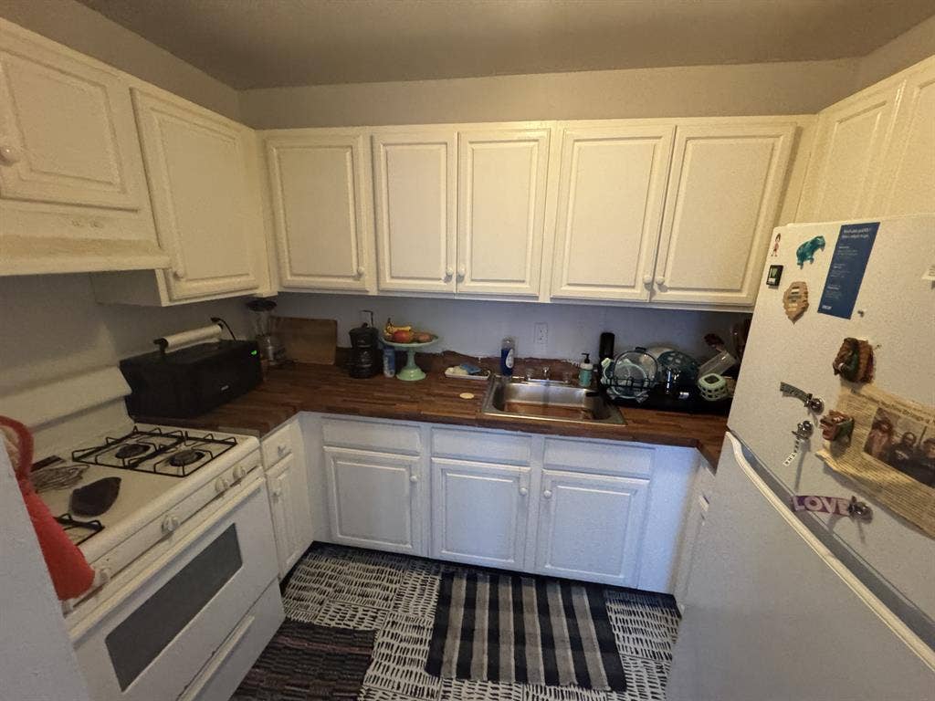 **Cozy Rockaway Room for Rent**