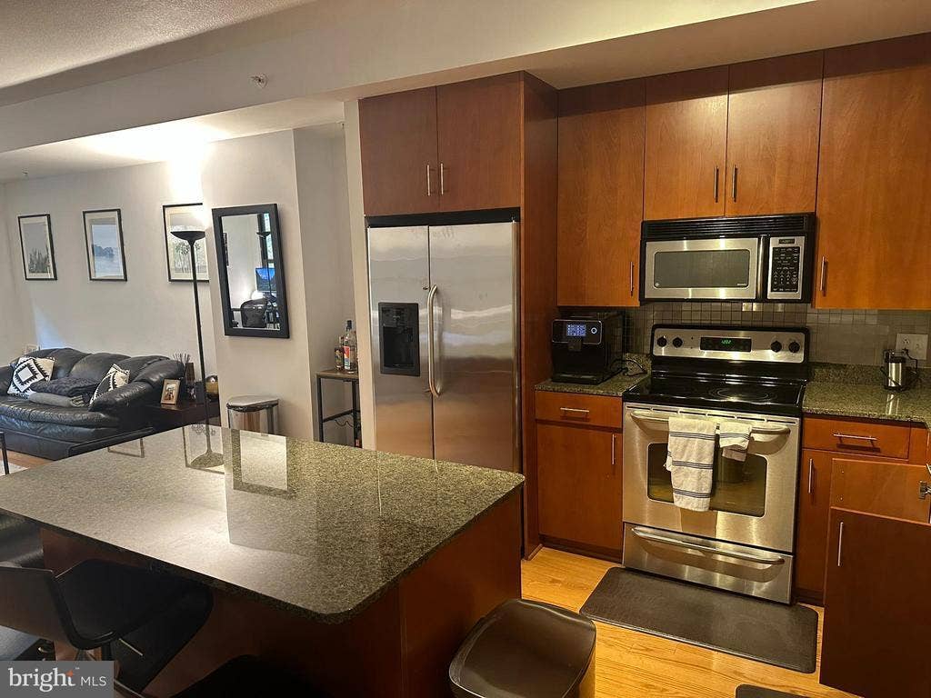 Bright & Spacious 1BR/1BA Condo in 