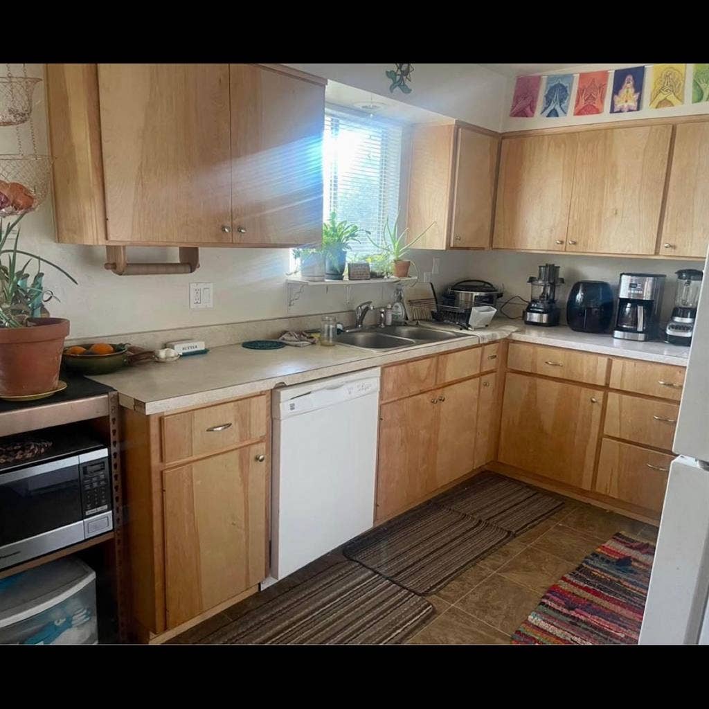 Room for rent in East Medford