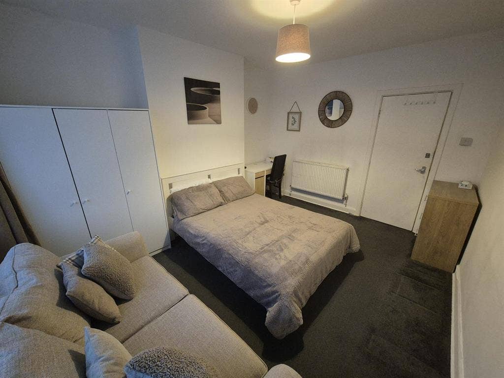 Spacious Double Room in Neasden