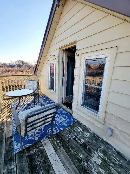 Furnished Room w balcony