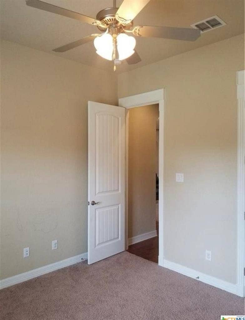 Room for rent in 4 Bedroom House