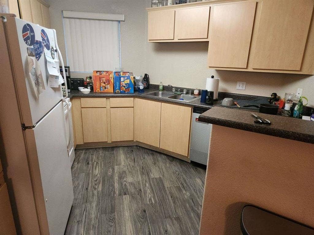 Need new roommate! Nice area!