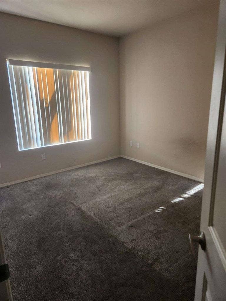 Need new roommate! Nice area!