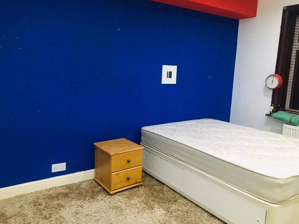 Leicester houseshare Available