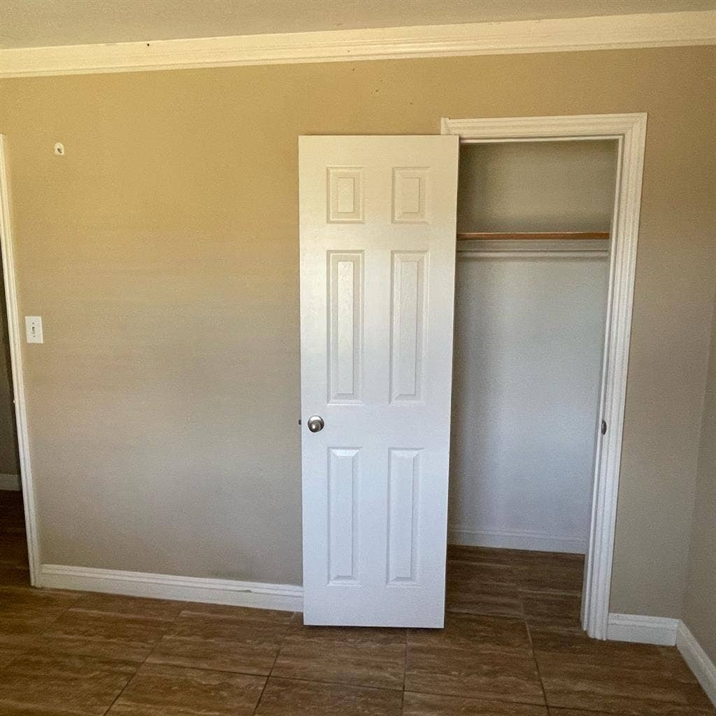 A private room for male tenant $