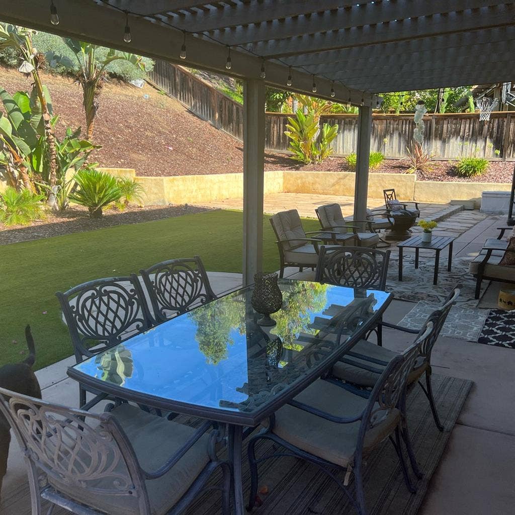 Private bath/furnished queen/pool