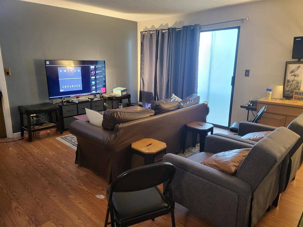 Private bed / bath: Anderson Twp