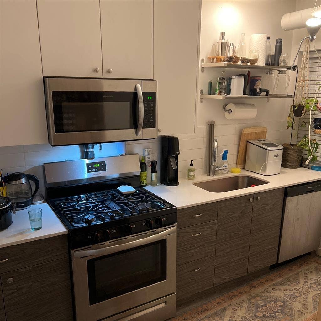 Half of a 2 bedroom - Andersonville