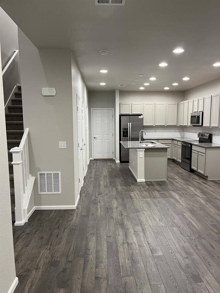 New -Bath Townhome w/Garage