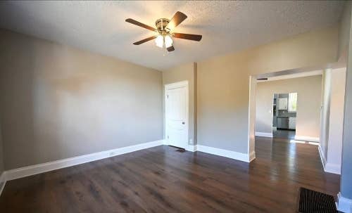 Private Room with Mirror Closet