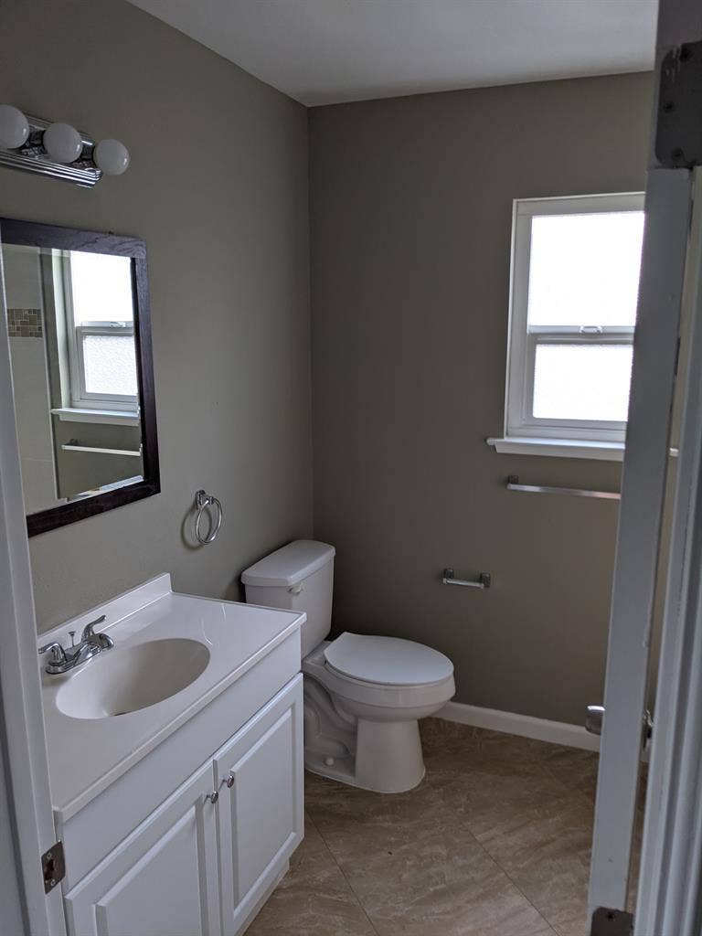 1bd bath room upstairs