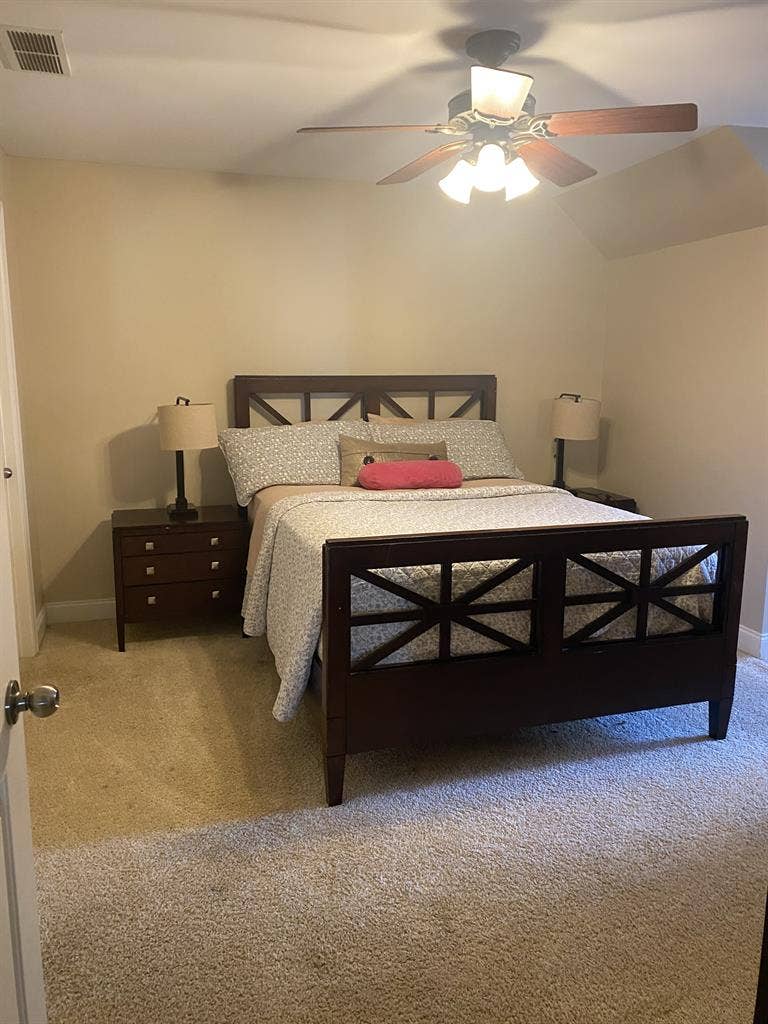 Looking for roommate