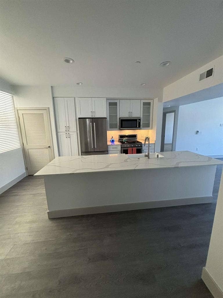 UCSB/SBCC STUDENTHOUSING
 FEB 1-JUNE