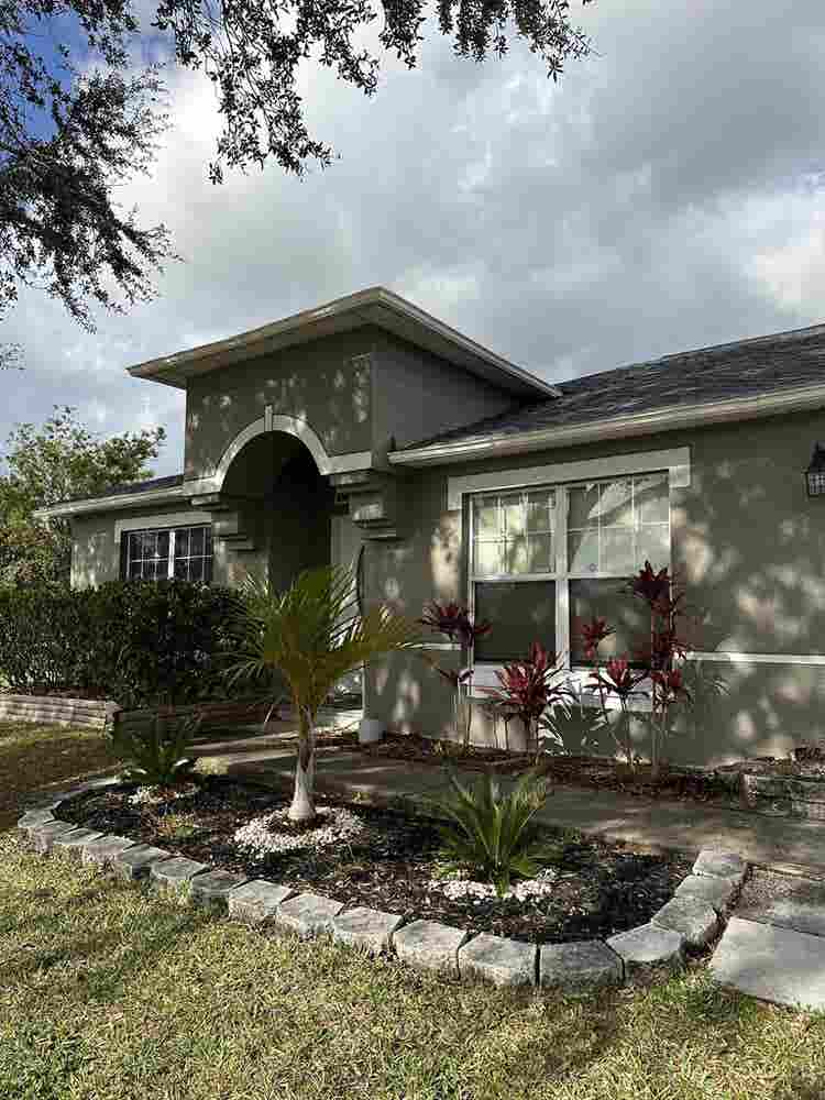 1 bed room / 1 shared bathroomm