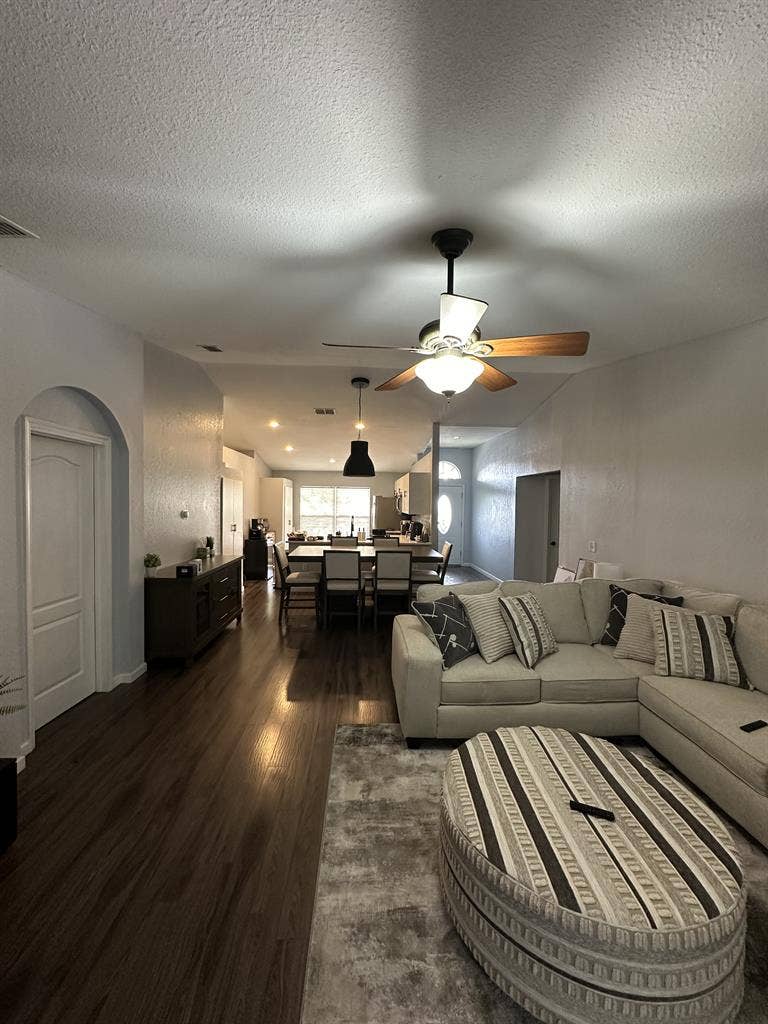 1 bed room / 1 shared bathroomm