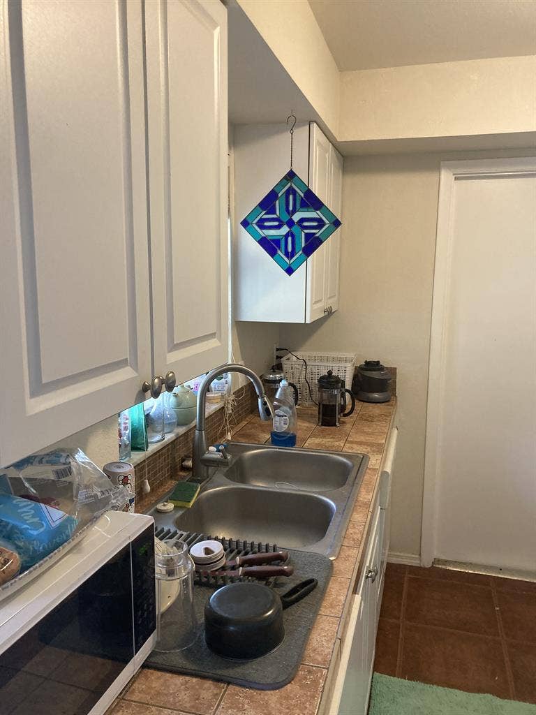 Looking for a female roommate!