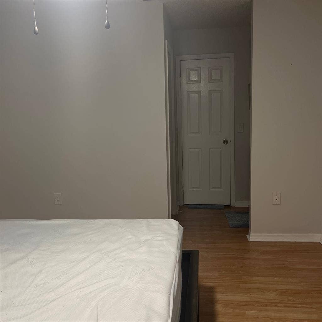 Master room for rent. Spacious walk
